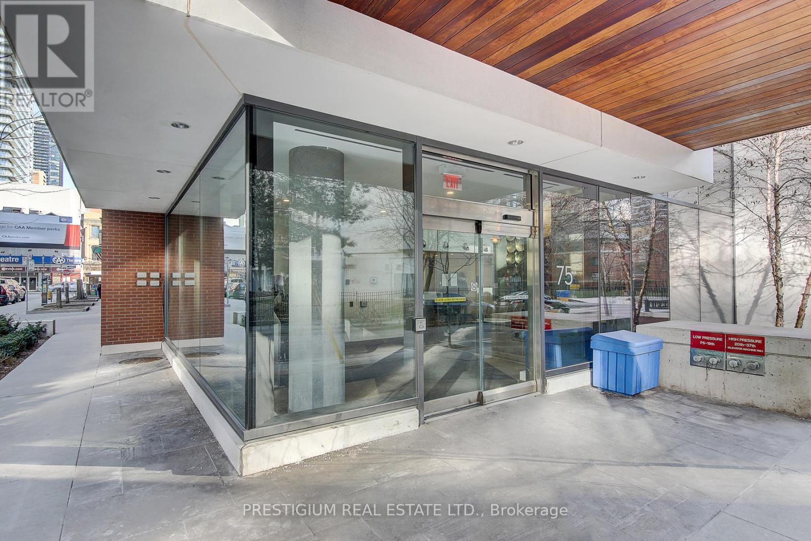 2503 - 75 St Nicholas Street, Toronto, Ontario  M4Y 0A5 - Photo 3 - C12658738