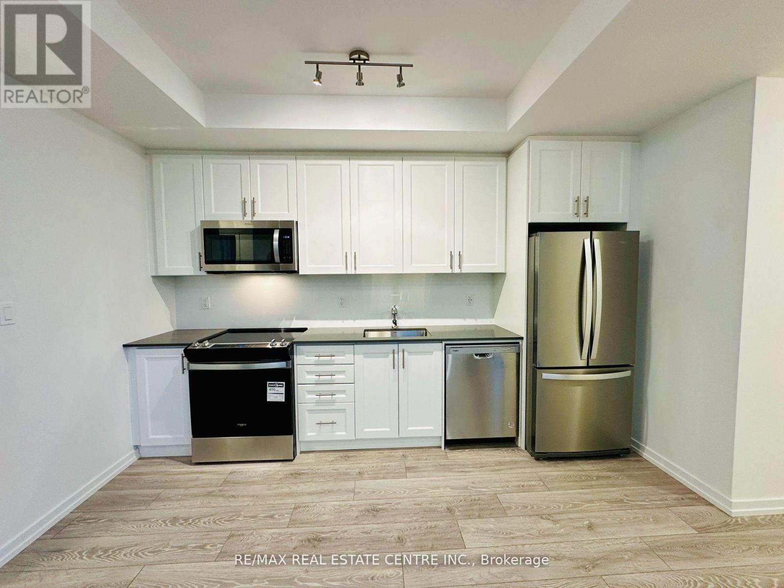 14 - 20 Lytham Green Circle, Newmarket, Ontario  L3Y 0H4 - Photo 4 - N12658716