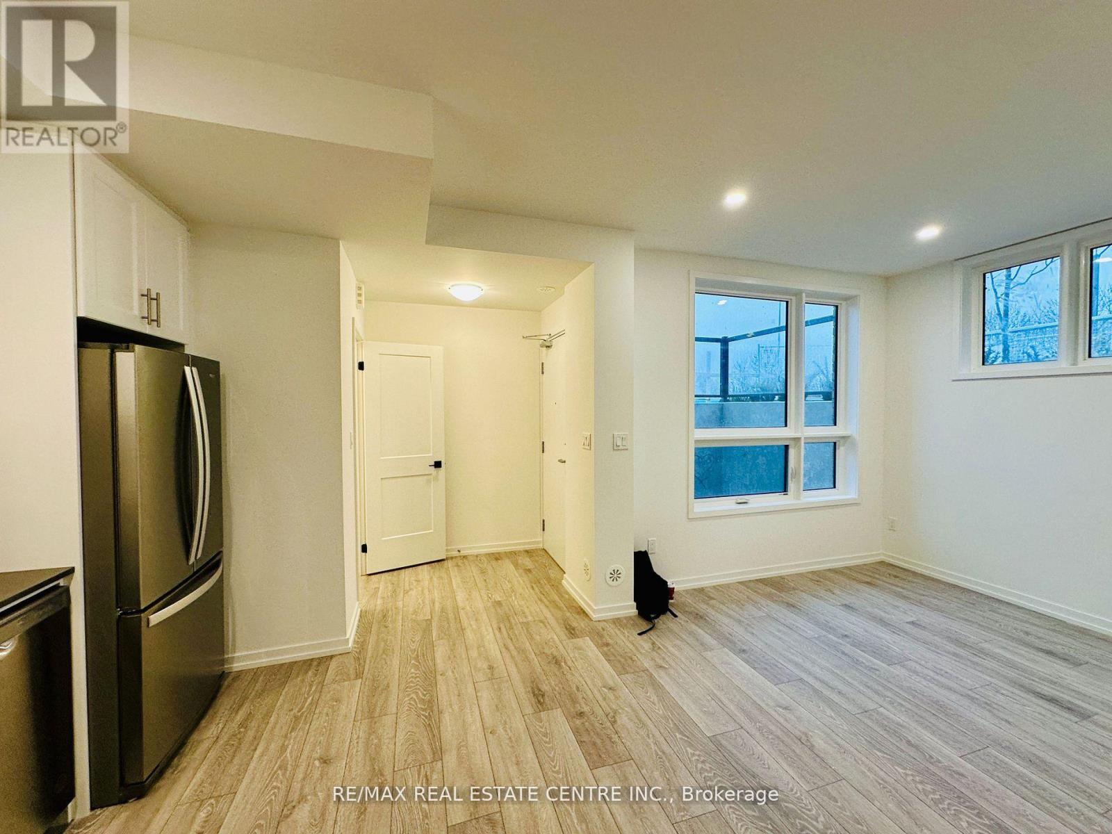 14 - 20 Lytham Green Circle, Newmarket, Ontario  L3Y 0H4 - Photo 6 - N12658716