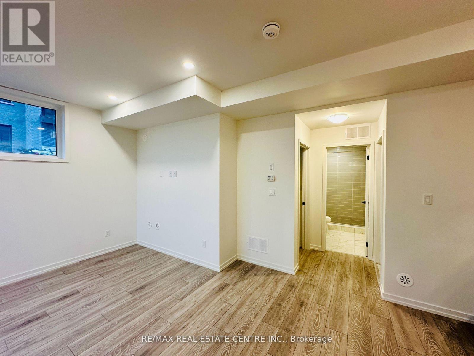 14 - 20 Lytham Green Circle, Newmarket, Ontario  L3Y 0H4 - Photo 8 - N12658716