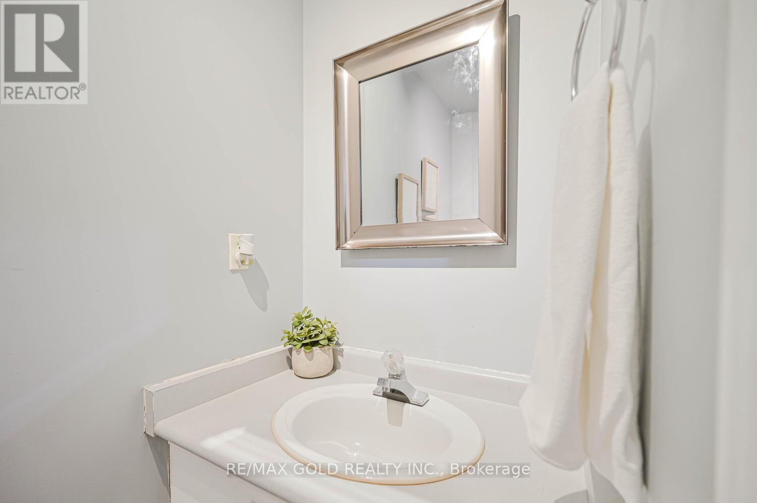 73 Chipmunk Crescent, Brampton, Ontario  L6R 1B4 - Photo 10 - W12657768