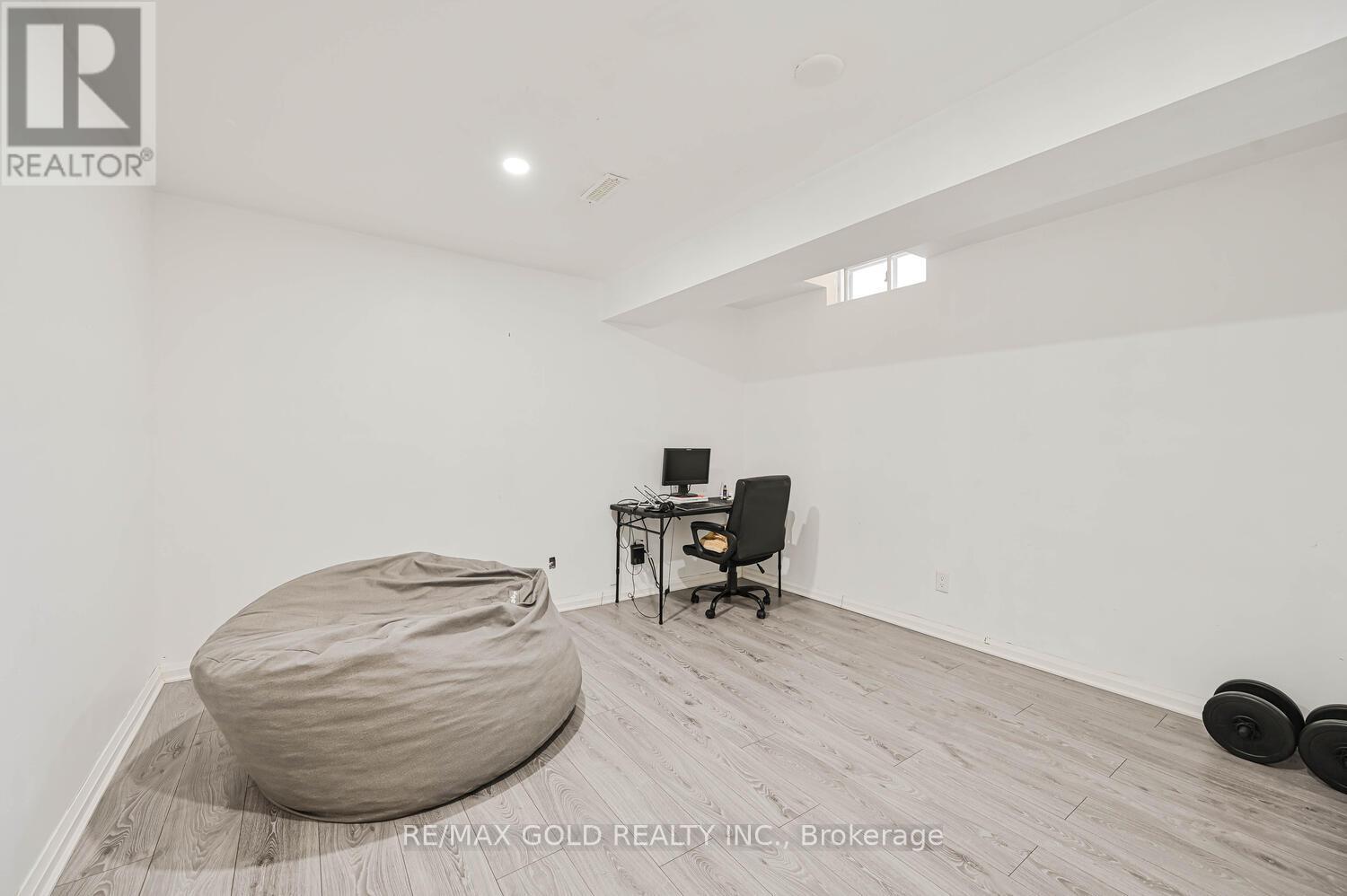 73 Chipmunk Crescent, Brampton, Ontario  L6R 1B4 - Photo 17 - W12657768