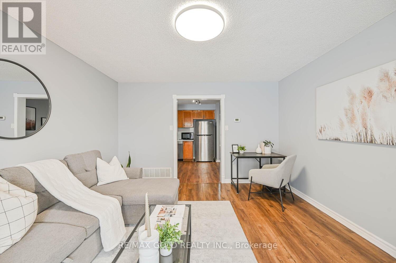 73 Chipmunk Crescent, Brampton, Ontario  L6R 1B4 - Photo 2 - W12657768