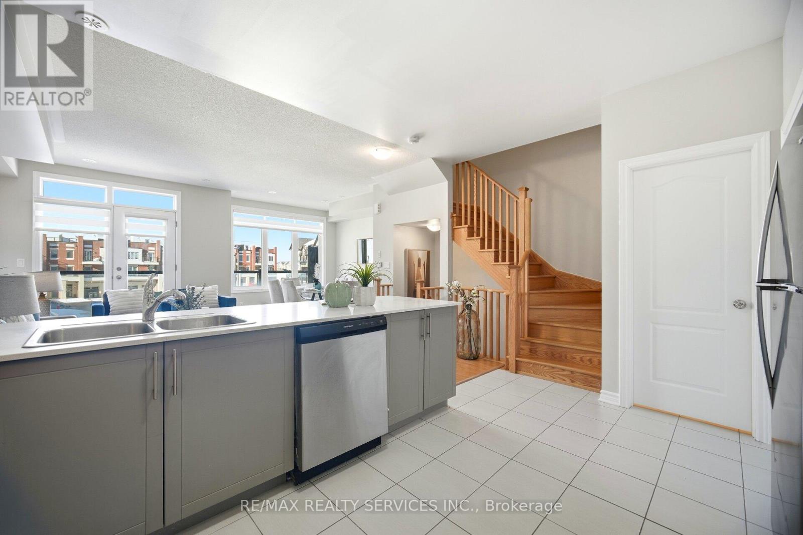 25 Tiveron Avenue, Caledon, Ontario  L7C 4L4 - Photo 12 - W12658454