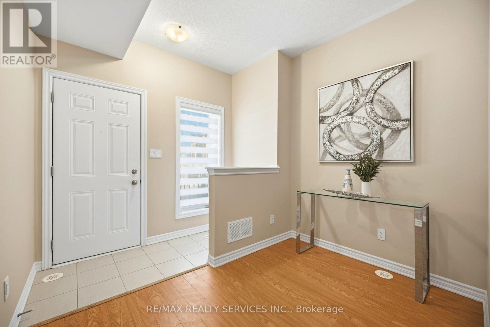 25 Tiveron Avenue, Caledon, Ontario  L7C 4L4 - Photo 7 - W12658454