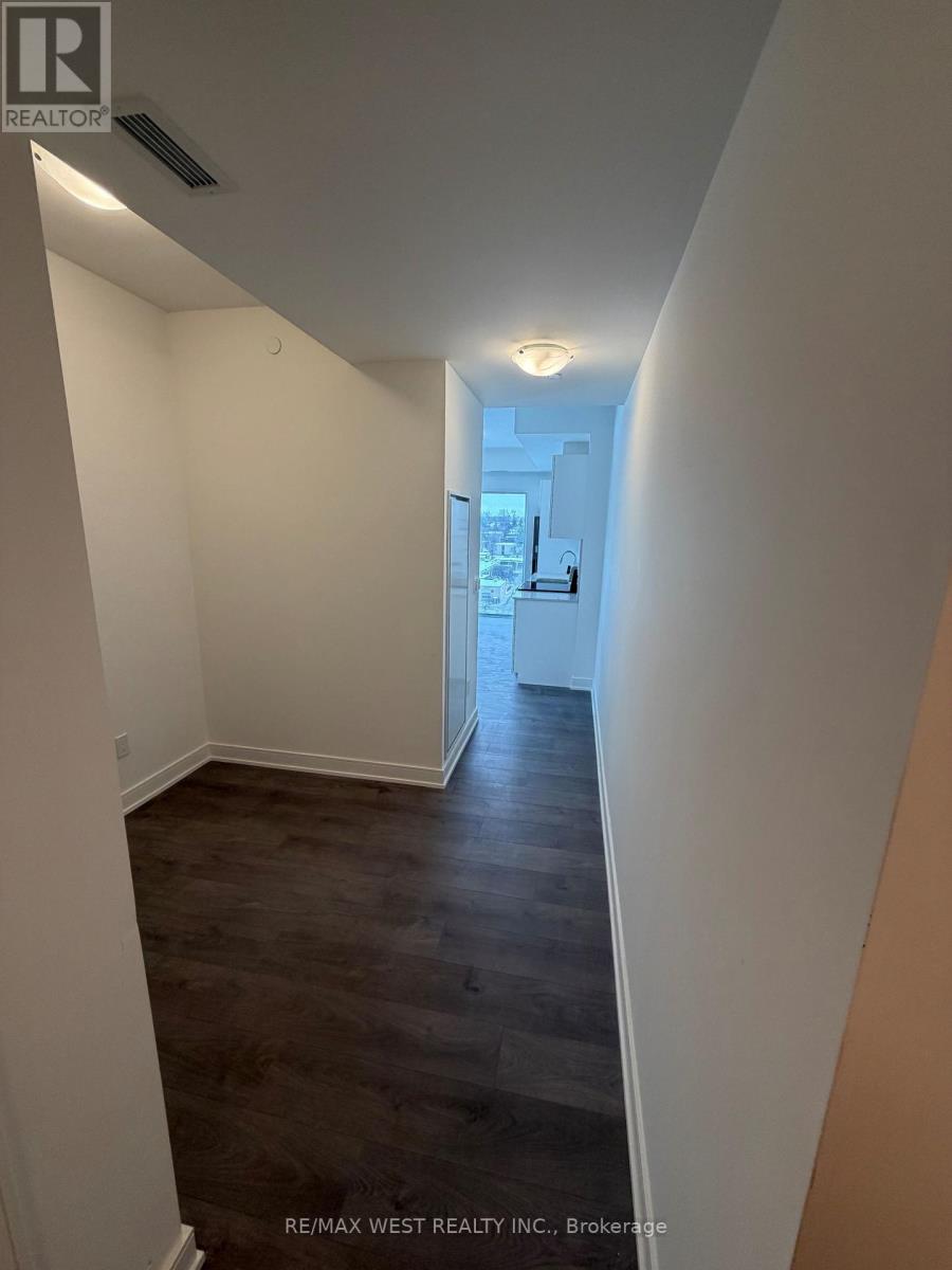 1104 - 705 Davis Drive, Newmarket, Ontario  L3Y 0J1 - Photo 2 - N12658774