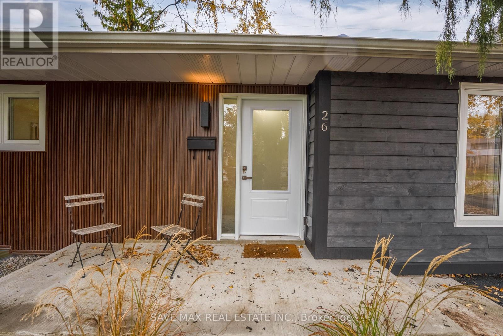 26 Hillbank Trail, Brampton, Ontario  L6S 1P6 - Photo 4 - W12658752