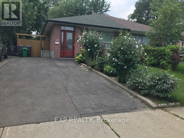46 Autumn Boulevard, Brampton, Ontario  L6T 2W2 - Photo 2 - W12658754