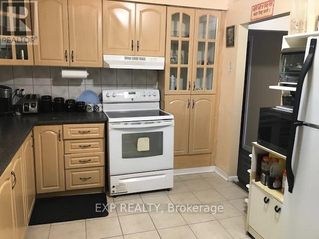 46 Autumn Boulevard, Brampton, Ontario  L6T 2W2 - Photo 7 - W12658754