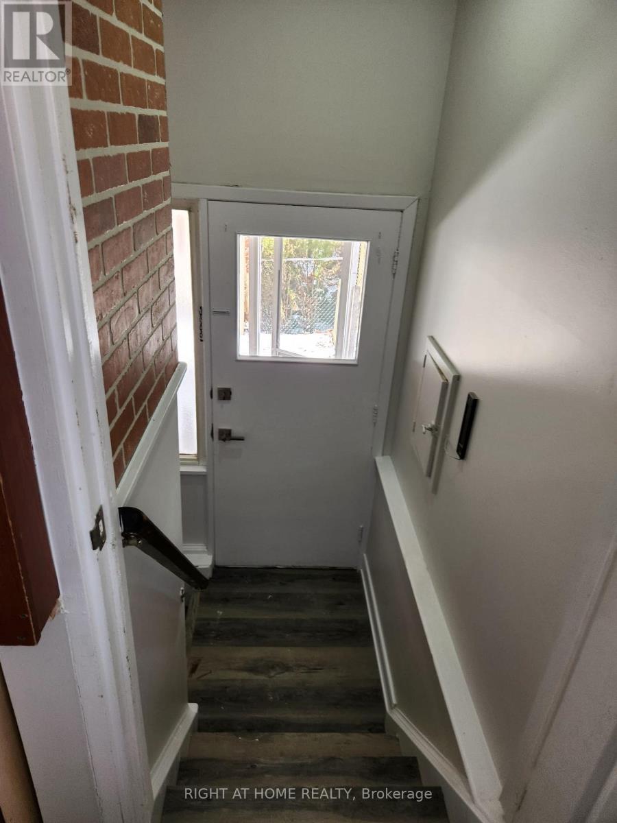 Basement Unit - 4 Stanley Court, Brampton, Ontario  L6Y 2A9 - Photo 10 - W12658760