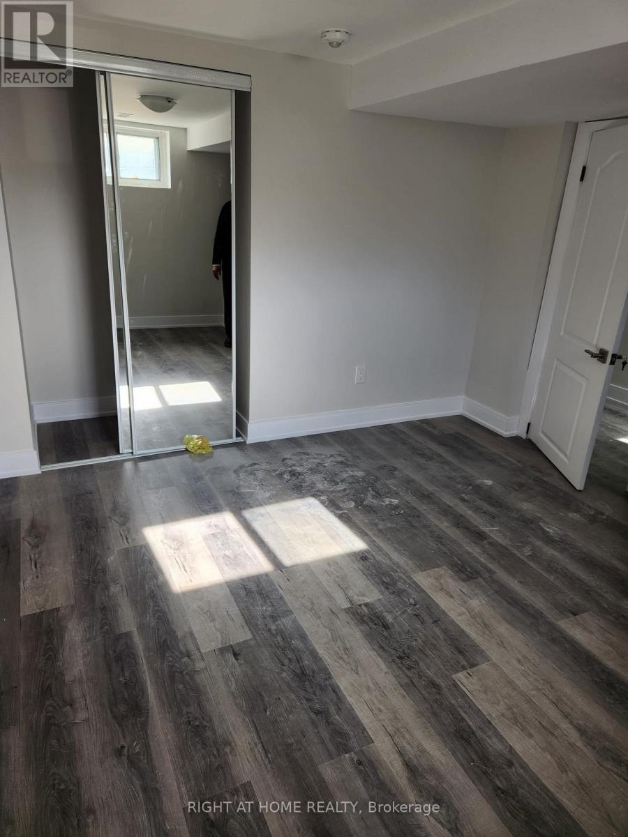 Basement Unit - 4 Stanley Court, Brampton, Ontario  L6Y 2A9 - Photo 8 - W12658760