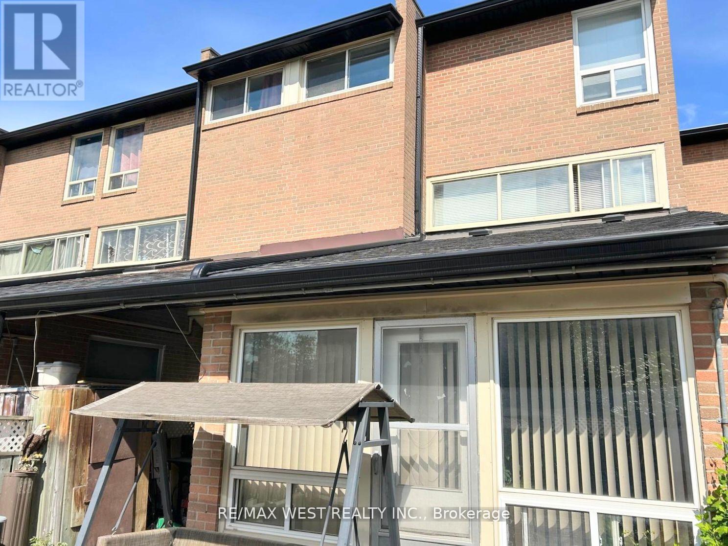 234 - 260 John Garland Boulevard, Toronto, Ontario  M9V 1N8 - Photo 2 - W12658768