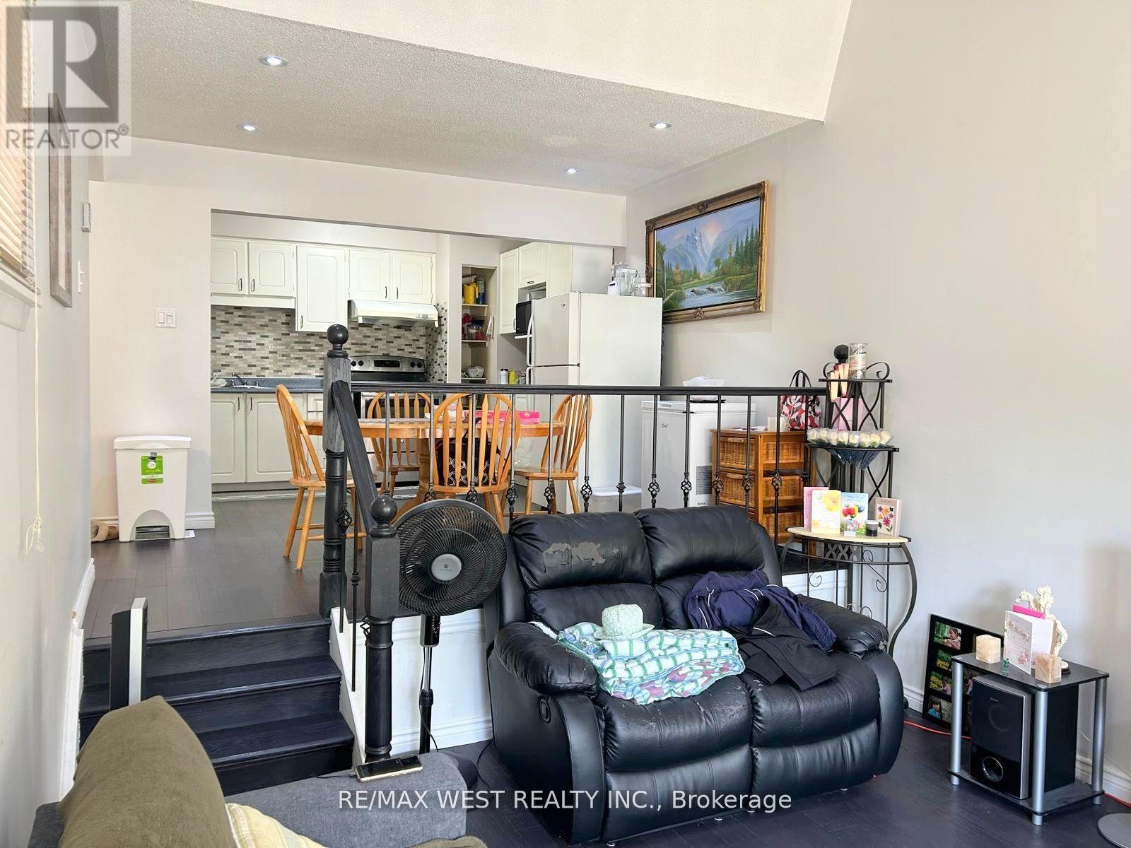 234 - 260 John Garland Boulevard, Toronto, Ontario  M9V 1N8 - Photo 3 - W12658768