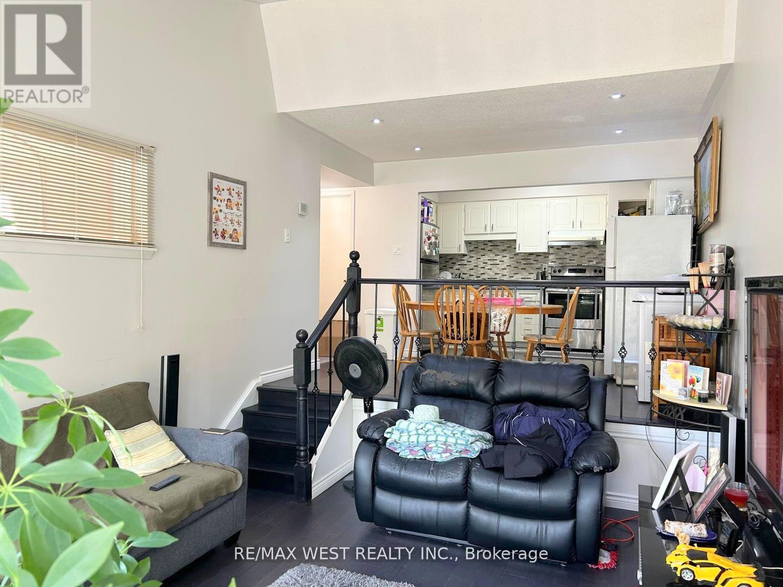 234 - 260 John Garland Boulevard, Toronto, Ontario  M9V 1N8 - Photo 4 - W12658768