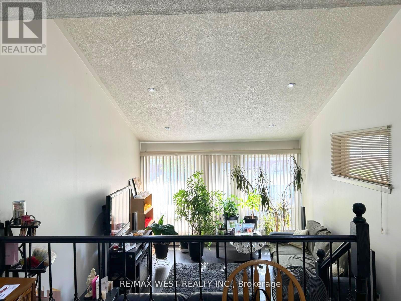 234 - 260 John Garland Boulevard, Toronto, Ontario  M9V 1N8 - Photo 6 - W12658768