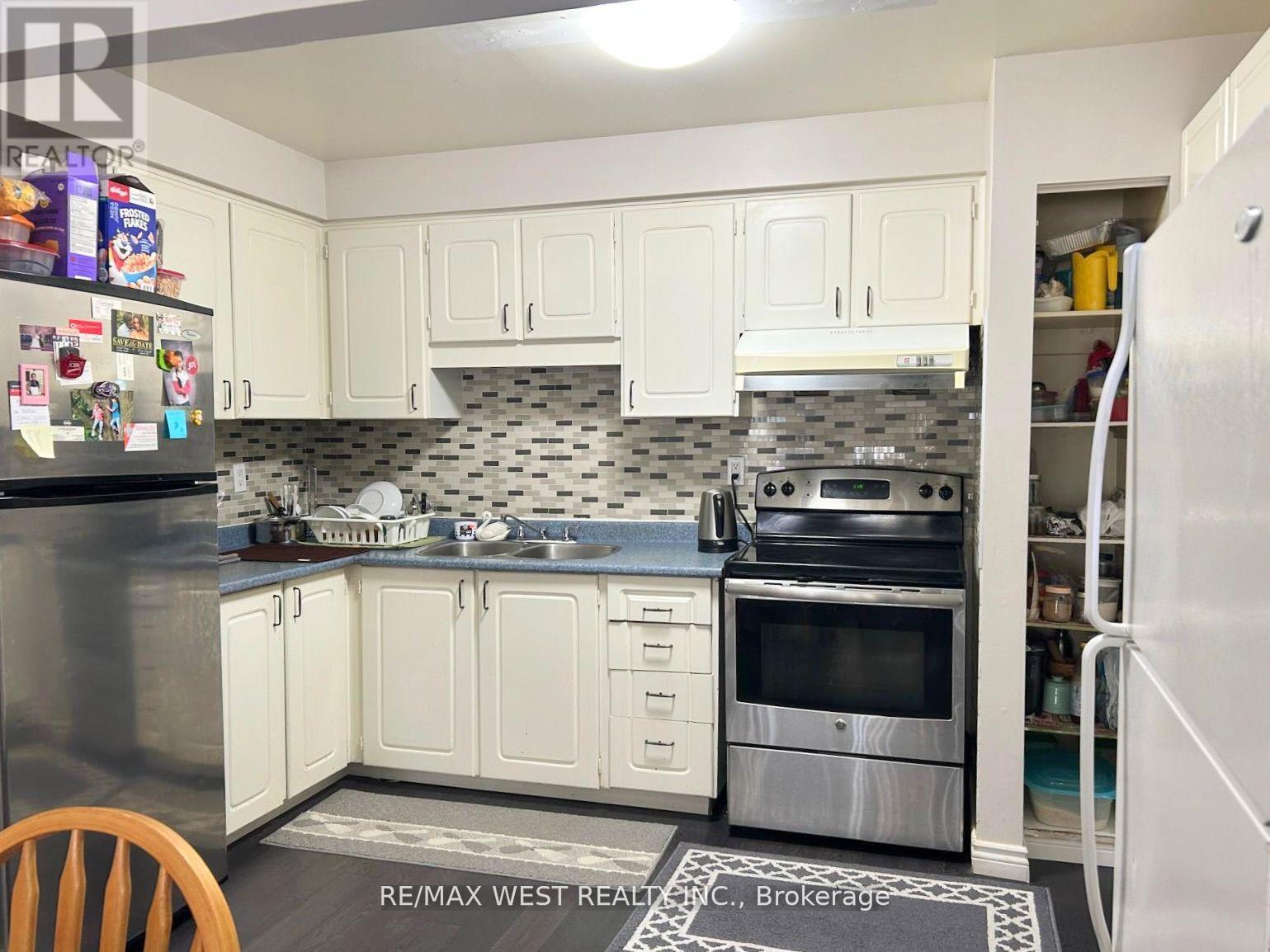 234 - 260 John Garland Boulevard, Toronto, Ontario  M9V 1N8 - Photo 8 - W12658768