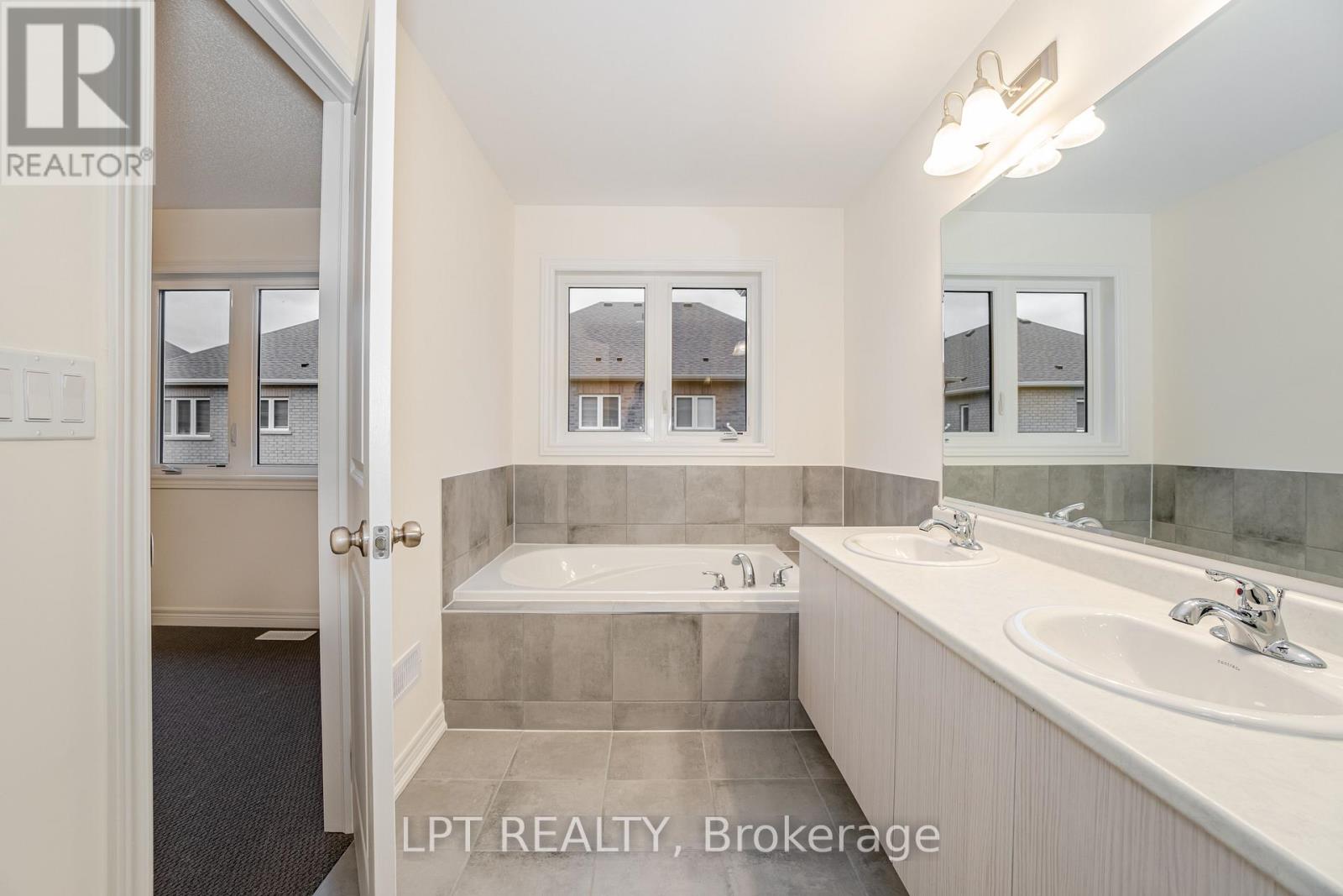 10 Gosset Road, Brampton, Ontario  L7A 0C3 - Photo 10 - W12658790