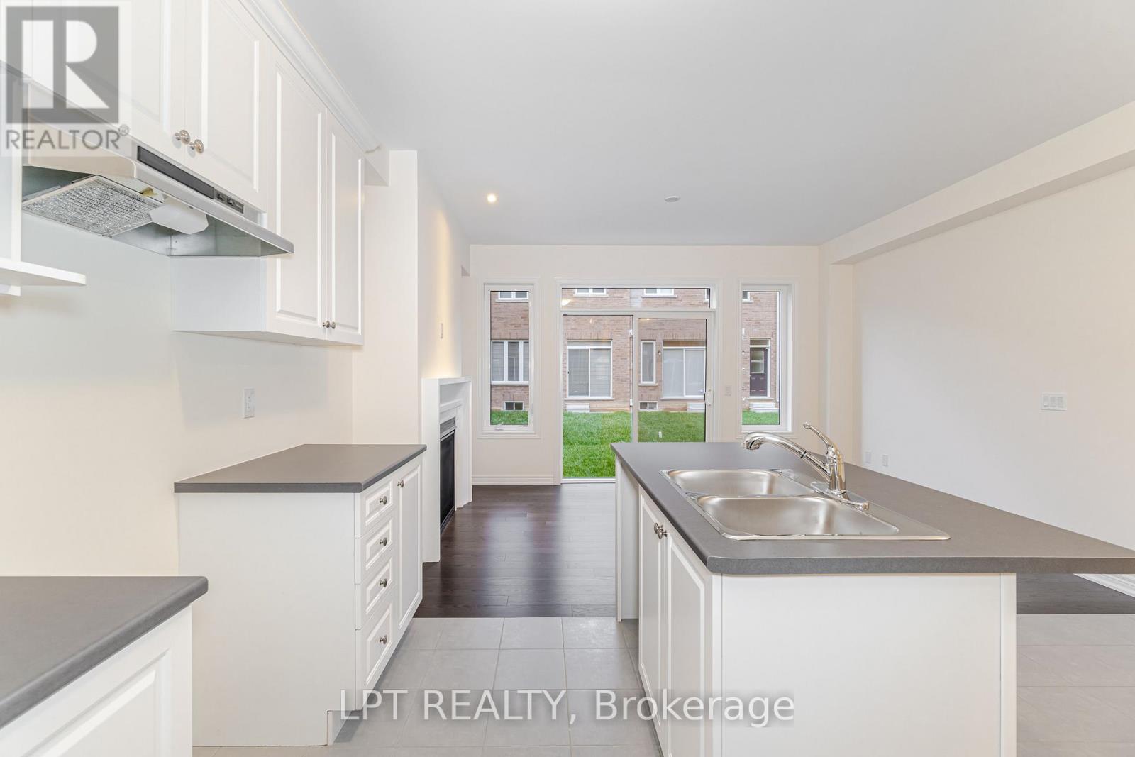 10 Gosset Road, Brampton, Ontario  L7A 0C3 - Photo 3 - W12658790