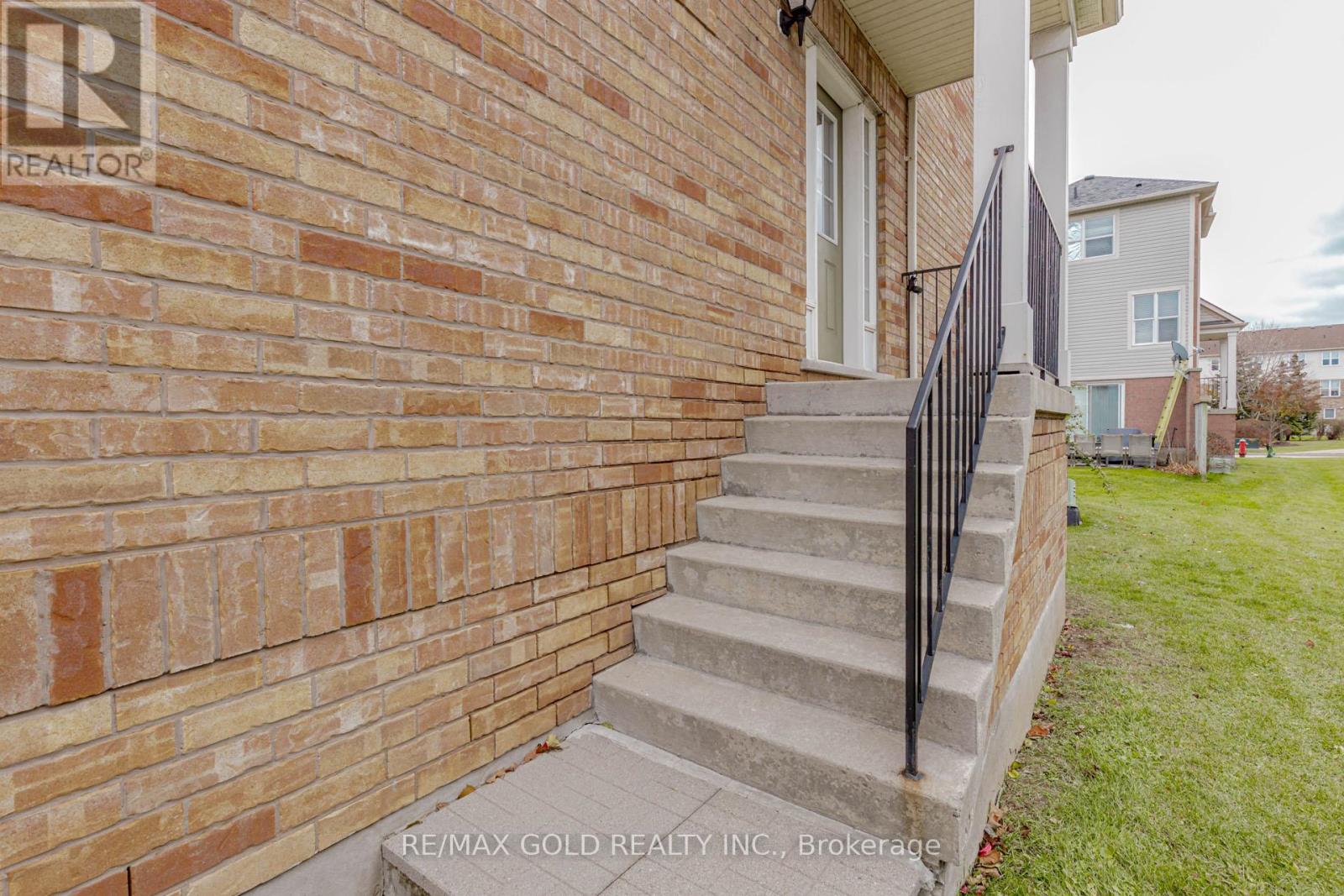 38 - 5980 Whitehorn Avenue, Mississauga, Ontario  L5V 2Y3 - Photo 2 - W12658798