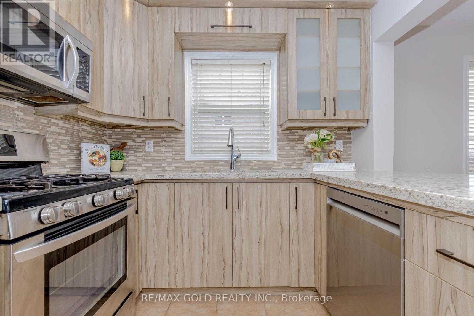 38 - 5980 Whitehorn Avenue, Mississauga, Ontario  L5V 2Y3 - Photo 9 - W12658798