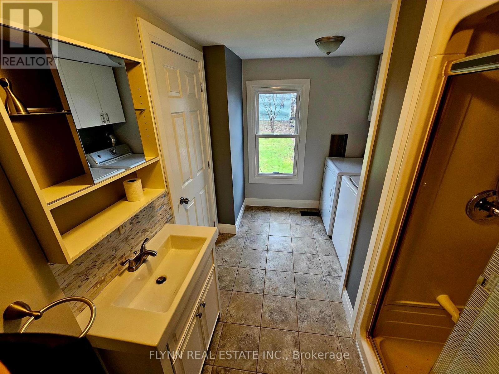 24 Empire Street, Welland, Ontario  L3B 2L2 - Photo 13 - X12658792