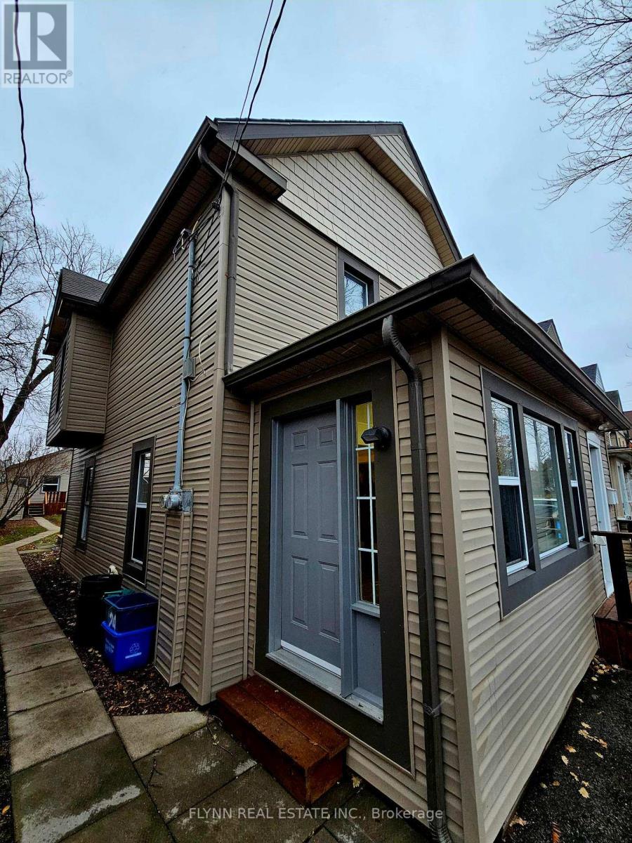 24 Empire Street, Welland, Ontario  L3B 2L2 - Photo 2 - X12658792