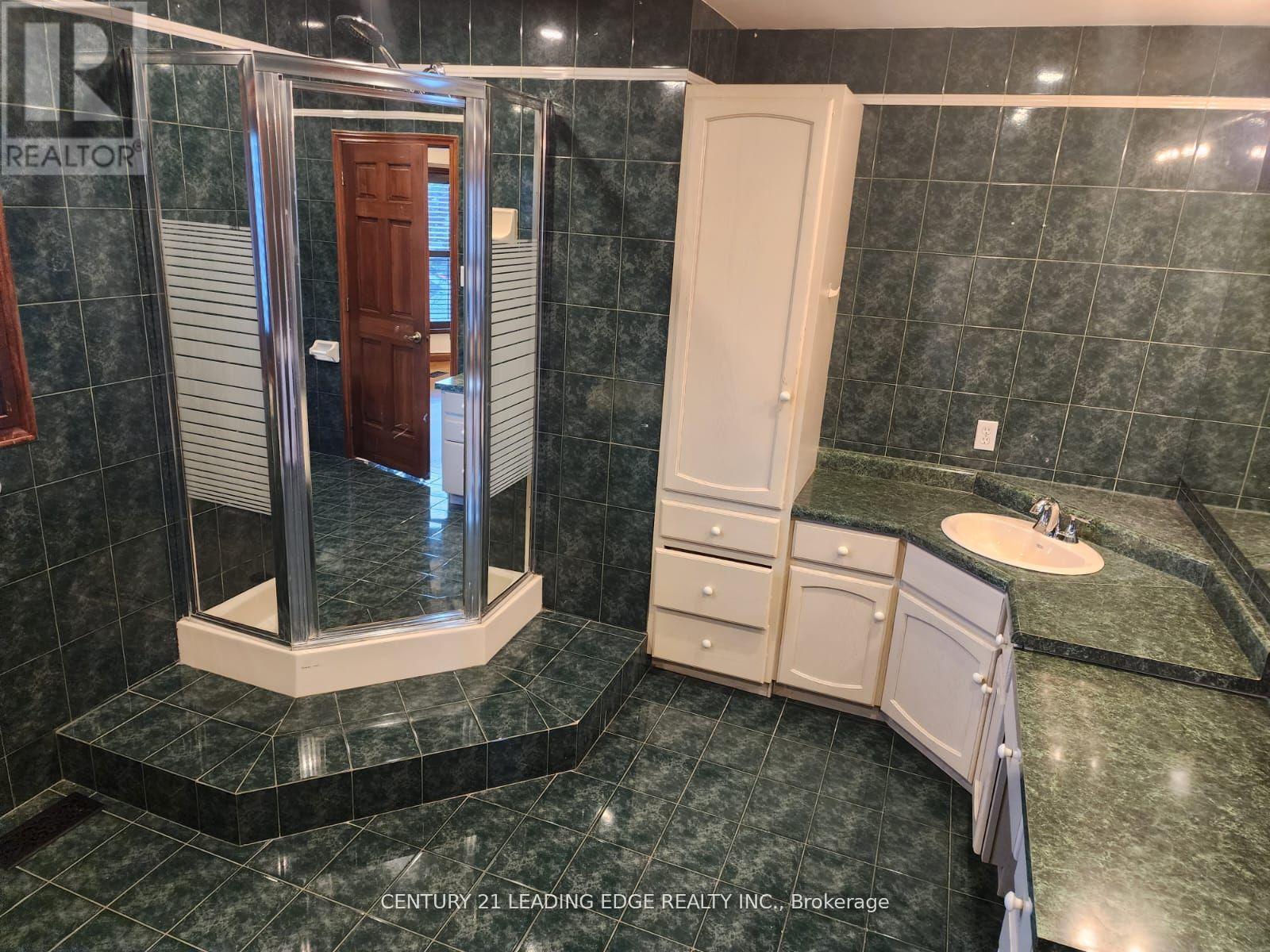 11 Westlawn Drive, Hamilton, Ontario  L9B 2J4 - Photo 12 - X12658800