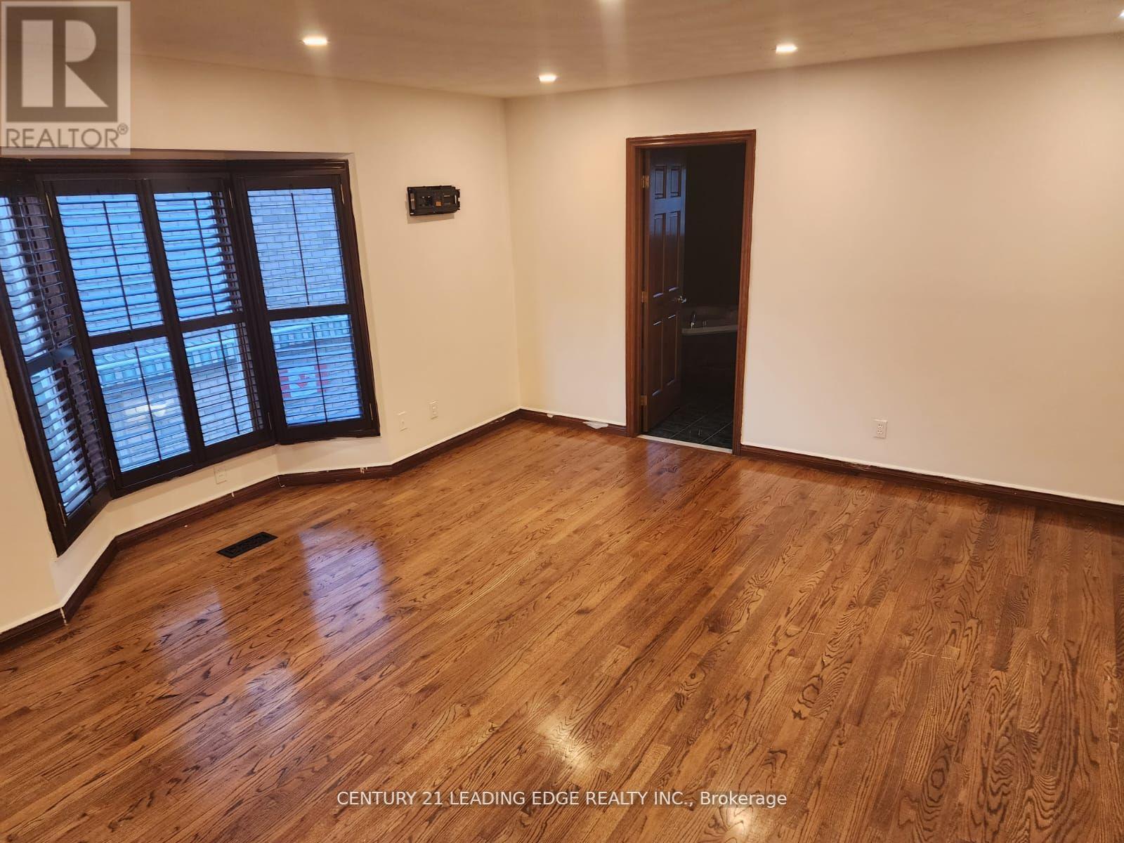 11 Westlawn Drive, Hamilton, Ontario  L9B 2J4 - Photo 3 - X12658800