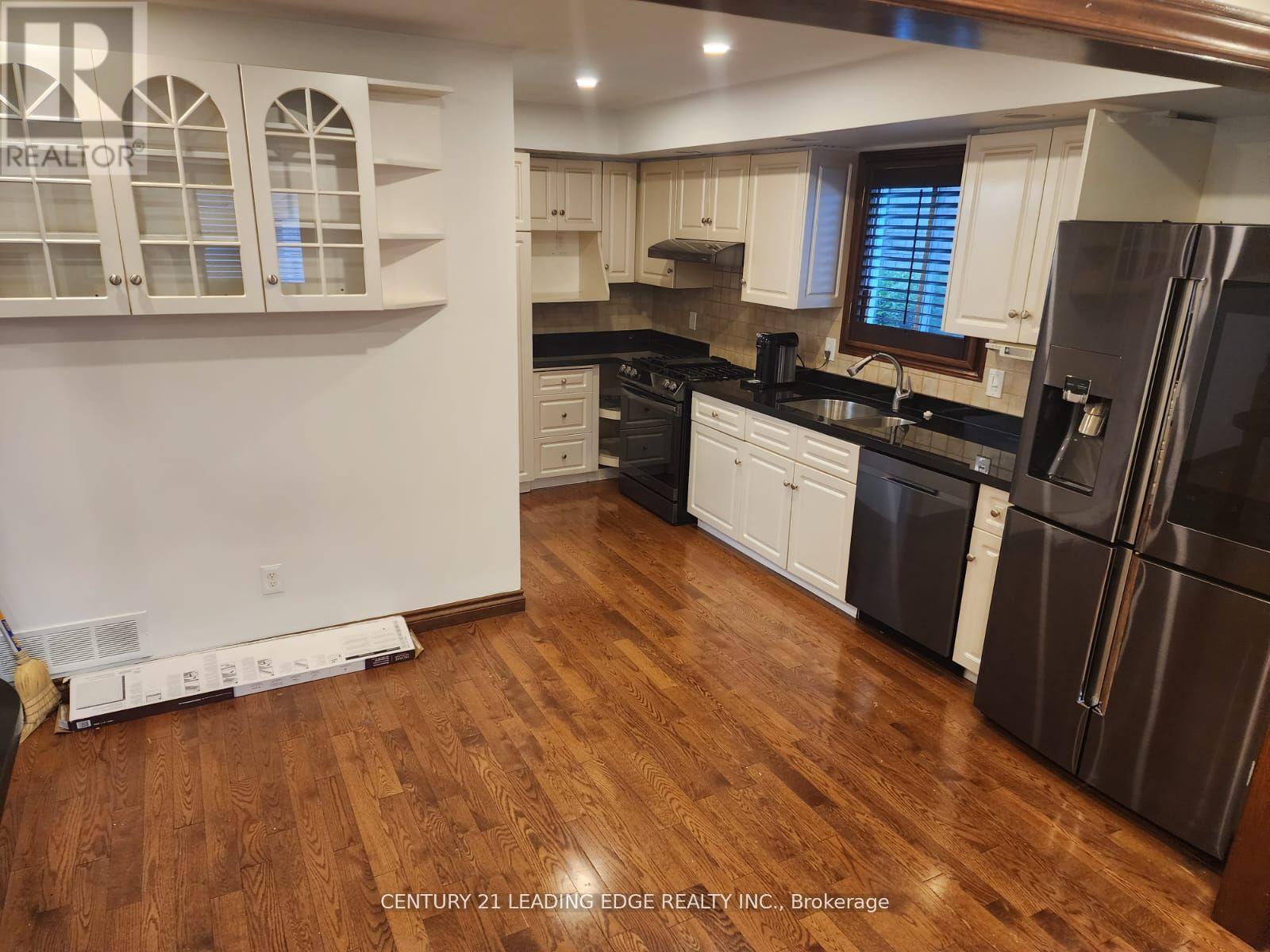 11 Westlawn Drive, Hamilton, Ontario  L9B 2J4 - Photo 5 - X12658800