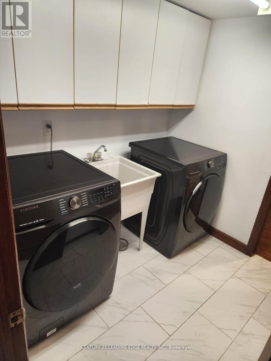 11 Westlawn Drive, Hamilton, Ontario  L9B 2J4 - Photo 9 - X12658800