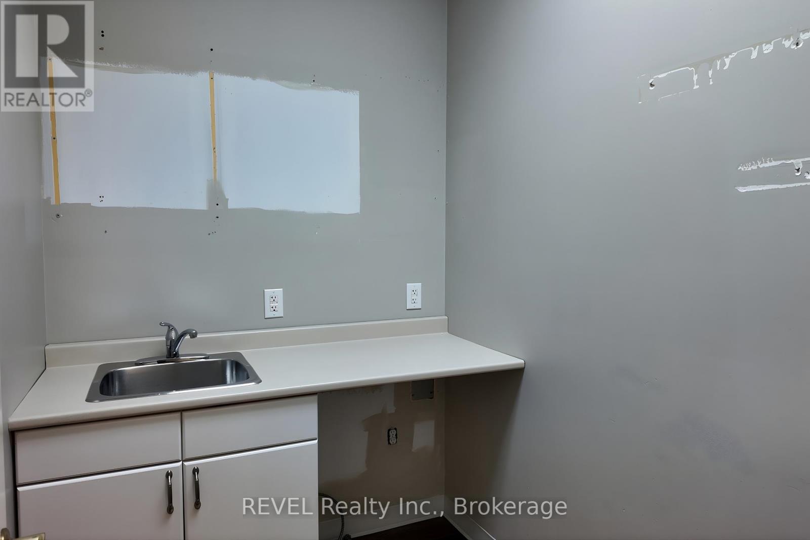 C2 - 211 Martindale Road, St. Catharines, Ontario  L2S 3V7 - Photo 8 - X12658840