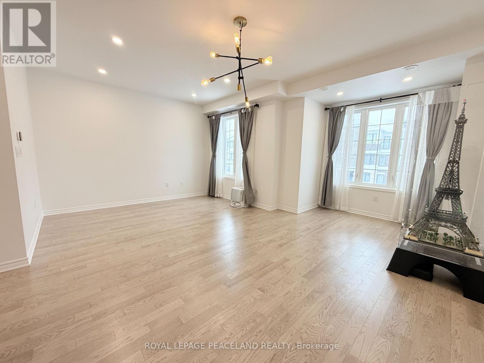 88 William F Bell Parkway, Richmond Hill, Ontario  L4S 1N1 - Photo 3 - N12658834