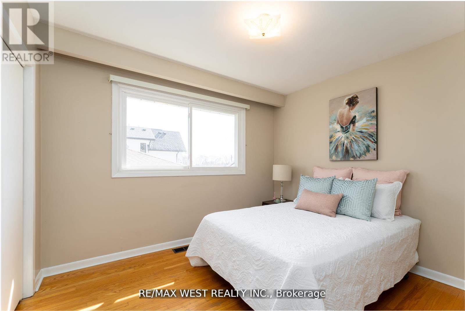 28 Braywin Drive N, Toronto, Ontario  M9P 2P1 - Photo 11 - W12658802