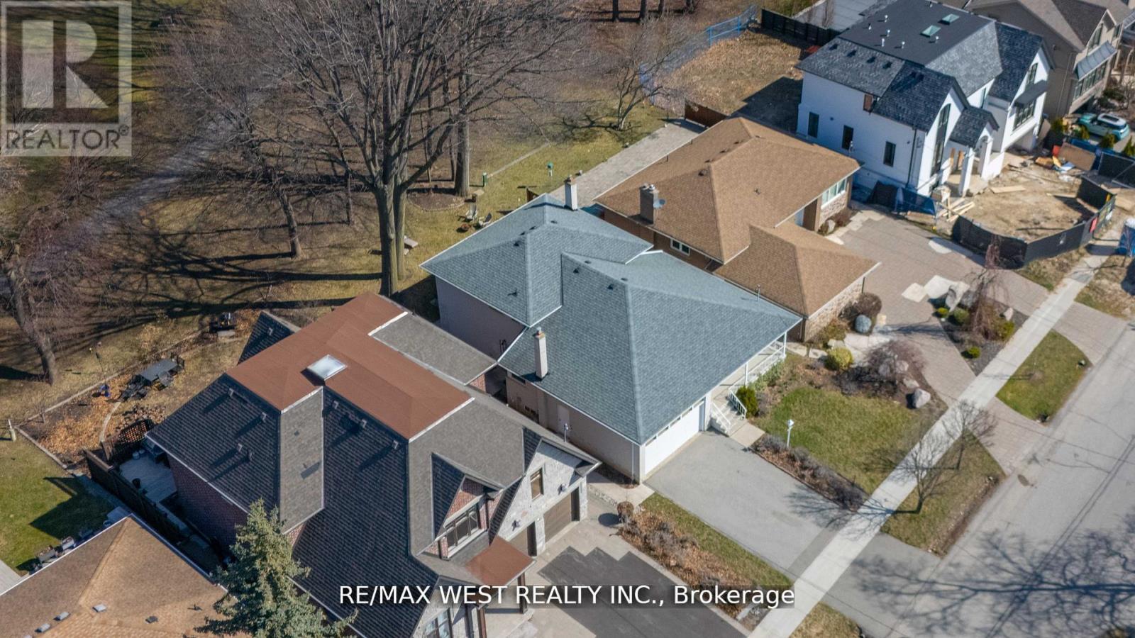 28 Braywin Drive N, Toronto, Ontario  M9P 2P1 - Photo 28 - W12658802