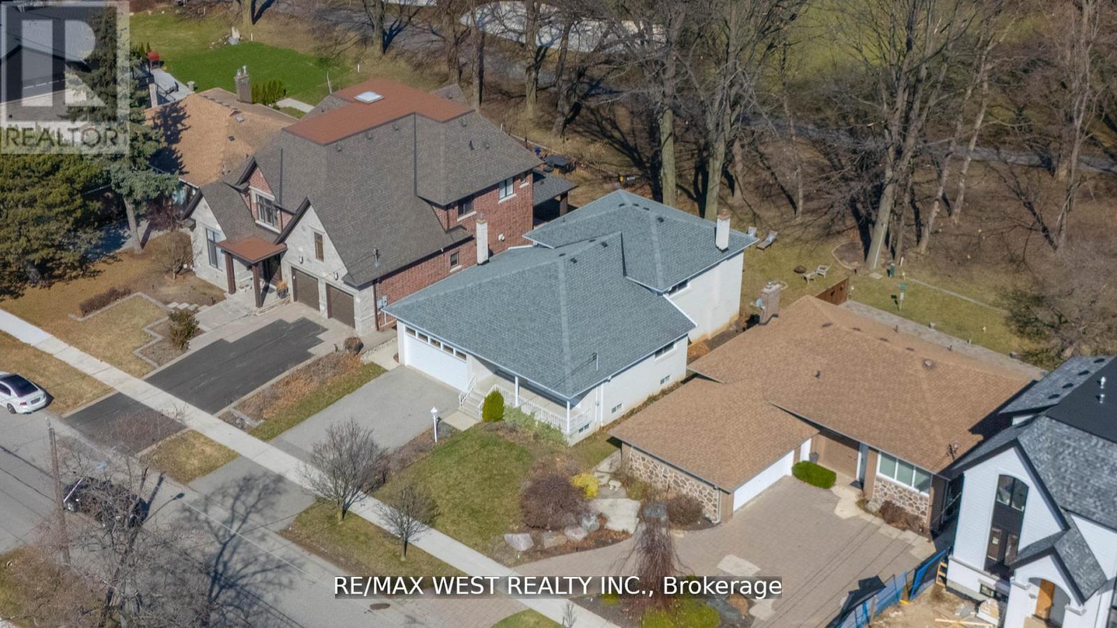 28 Braywin Drive N, Toronto, Ontario  M9P 2P1 - Photo 29 - W12658802