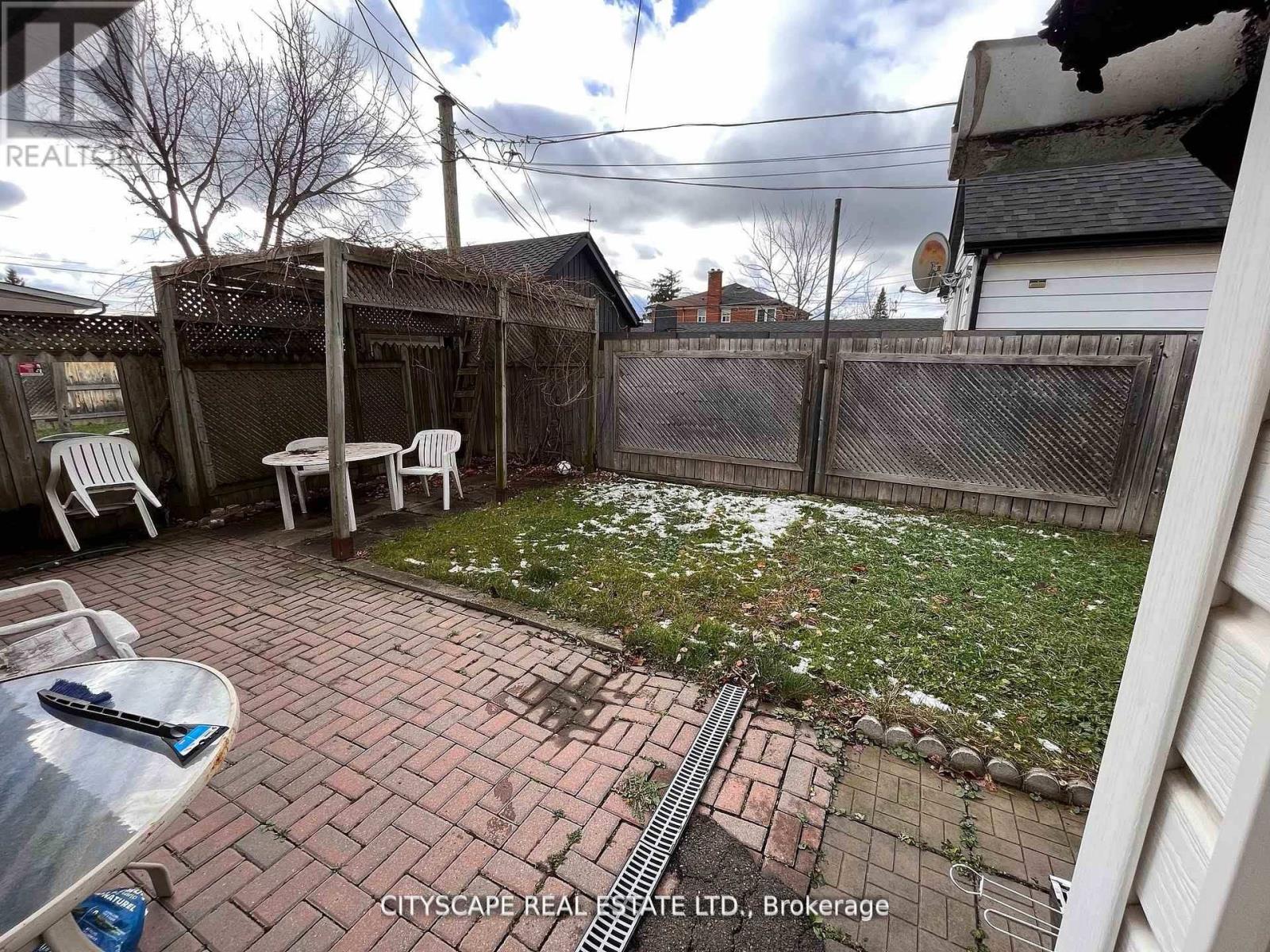 244 Rosethorn Avenue, Toronto, Ontario  M6M 3L1 - Photo 4 - W12658816