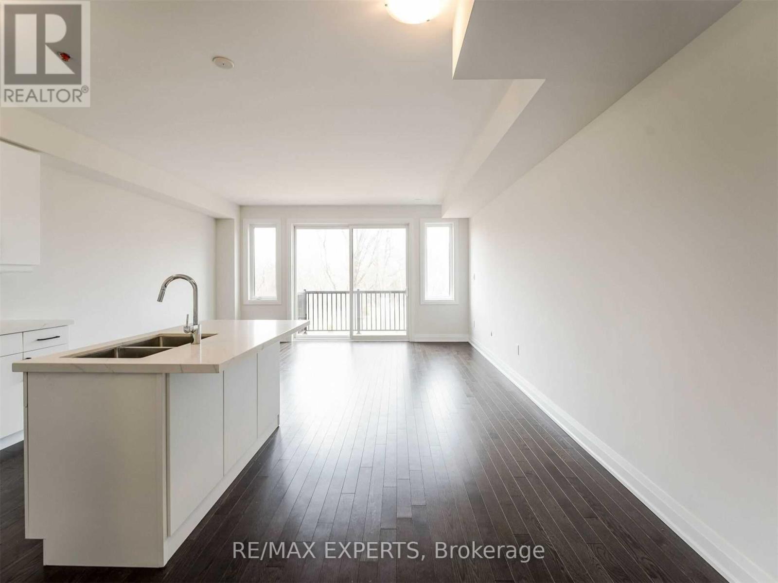 15 Wild Rose Gardens, Toronto, Ontario  M6L 0A5 - Photo 10 - W12658818