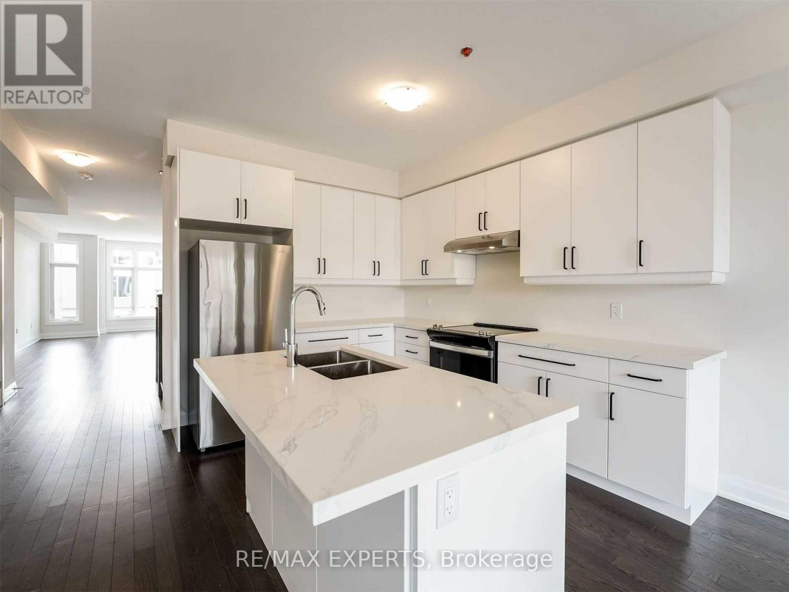 15 Wild Rose Gardens, Toronto, Ontario  M6L 0A5 - Photo 14 - W12658818