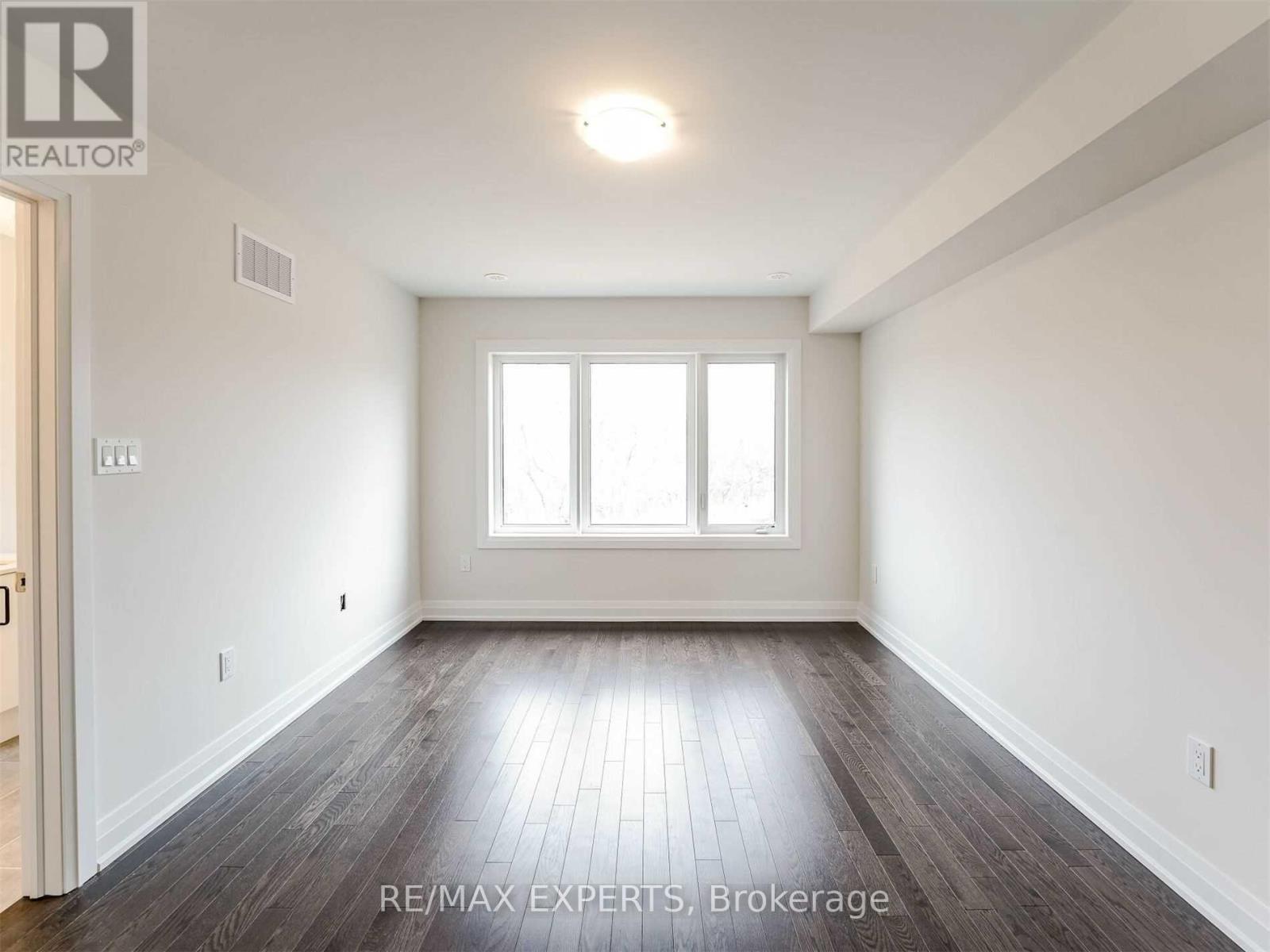 15 Wild Rose Gardens, Toronto, Ontario  M6L 0A5 - Photo 23 - W12658818