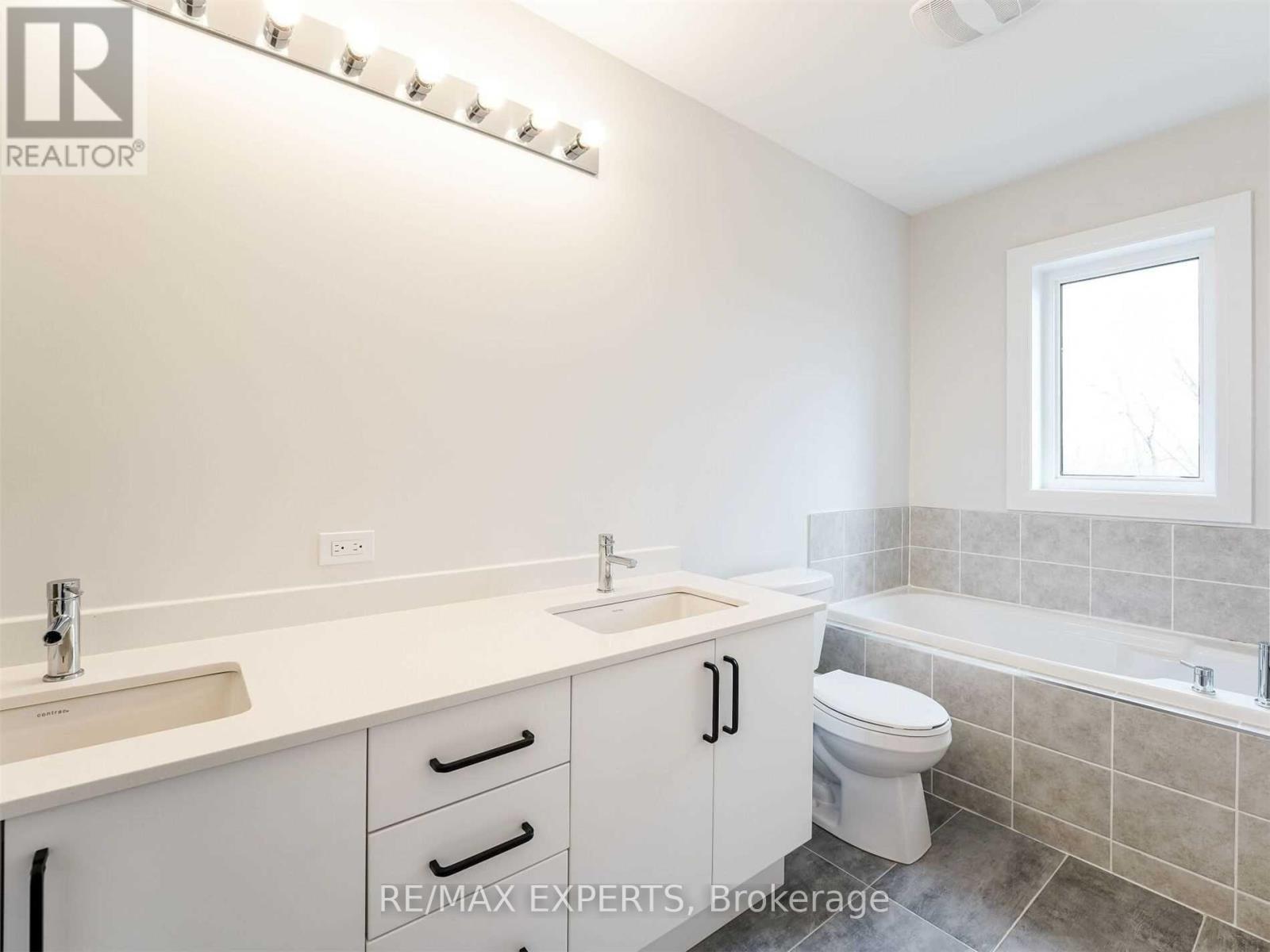 15 Wild Rose Gardens, Toronto, Ontario  M6L 0A5 - Photo 24 - W12658818