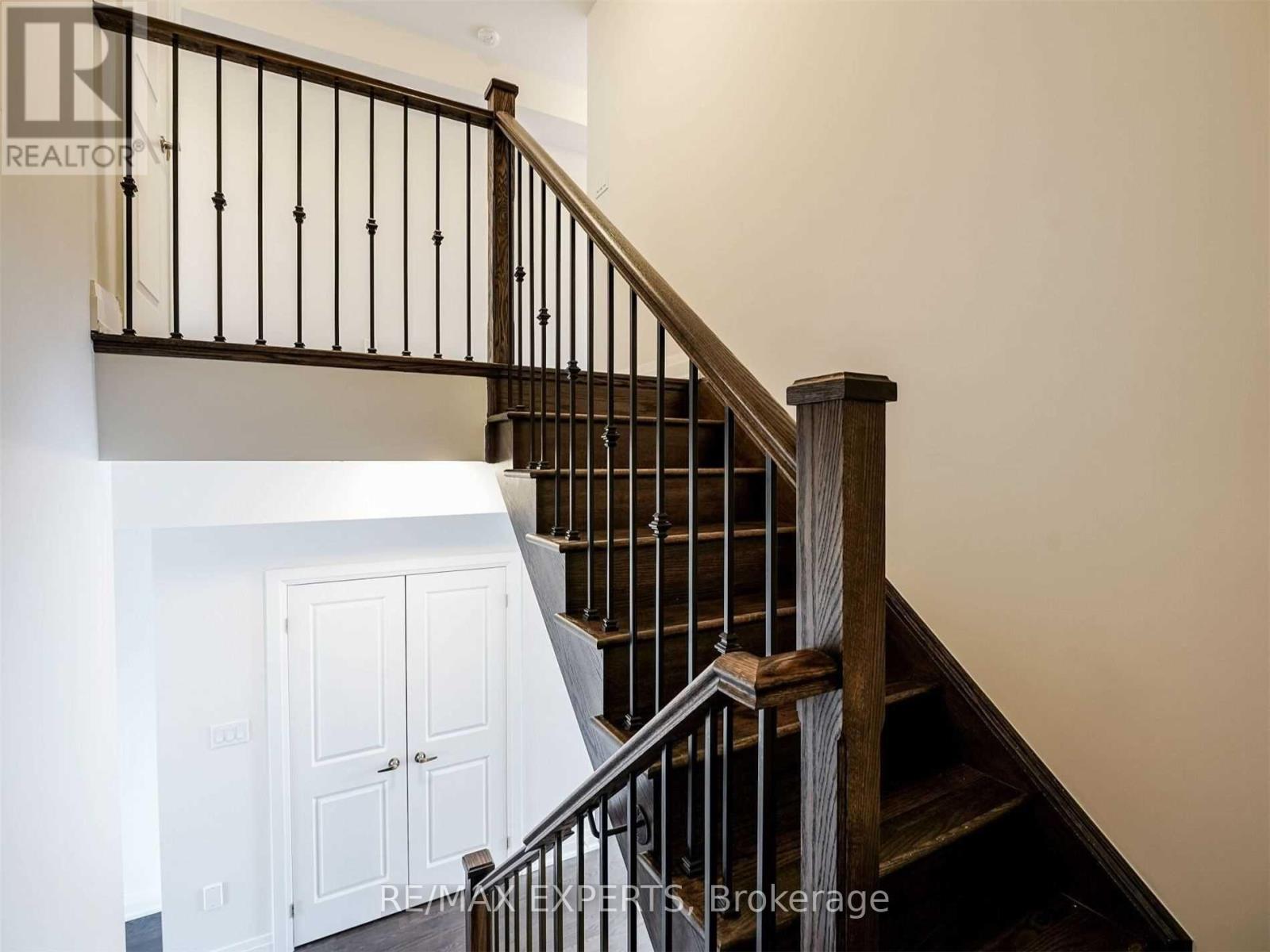 15 Wild Rose Gardens, Toronto, Ontario  M6L 0A5 - Photo 31 - W12658818