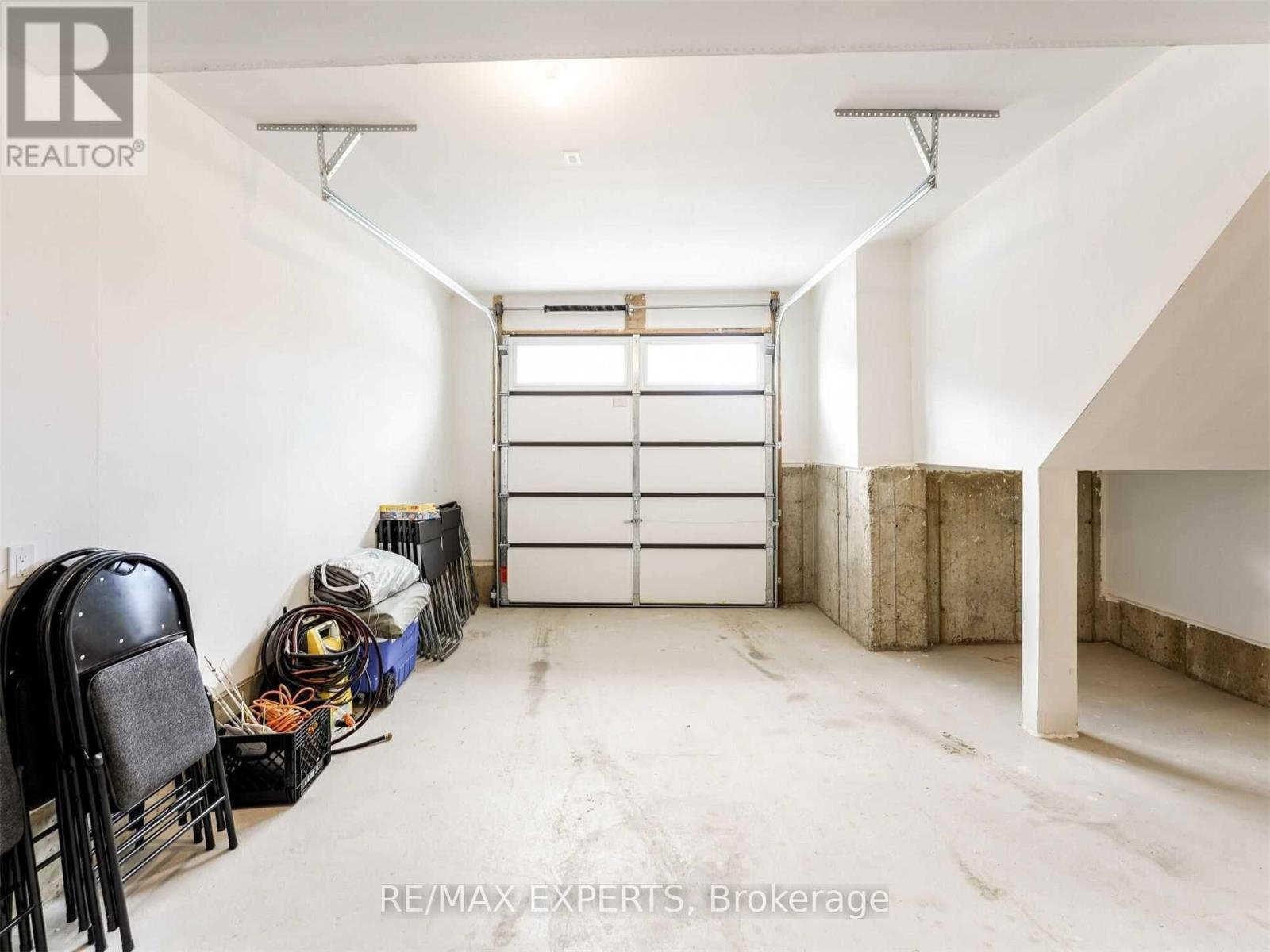 15 Wild Rose Gardens, Toronto, Ontario  M6L 0A5 - Photo 36 - W12658818