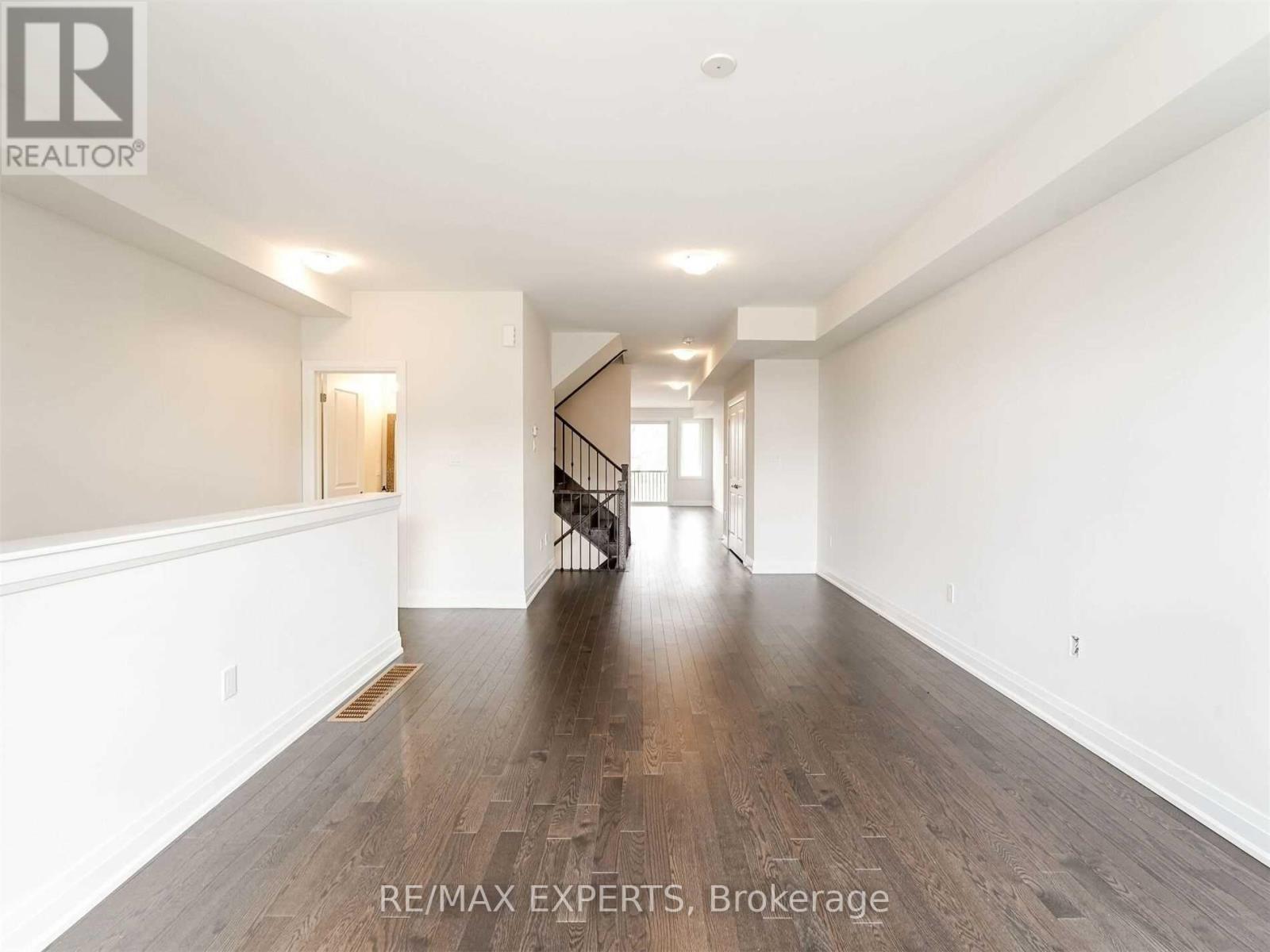 15 Wild Rose Gardens, Toronto, Ontario  M6L 0A5 - Photo 5 - W12658818