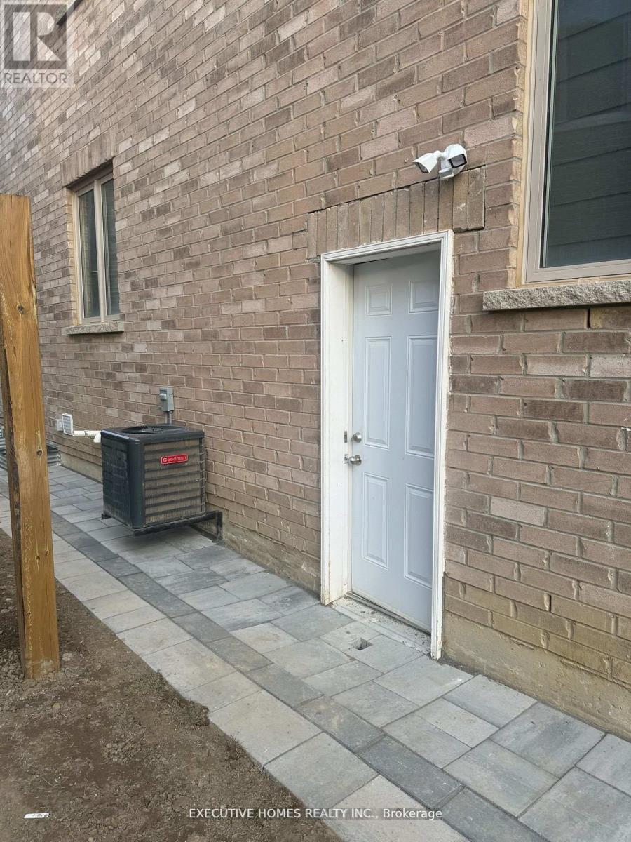 3 Spinland Street, Caledon, Ontario  L7C 0Y9 - Photo 2 - W12658824