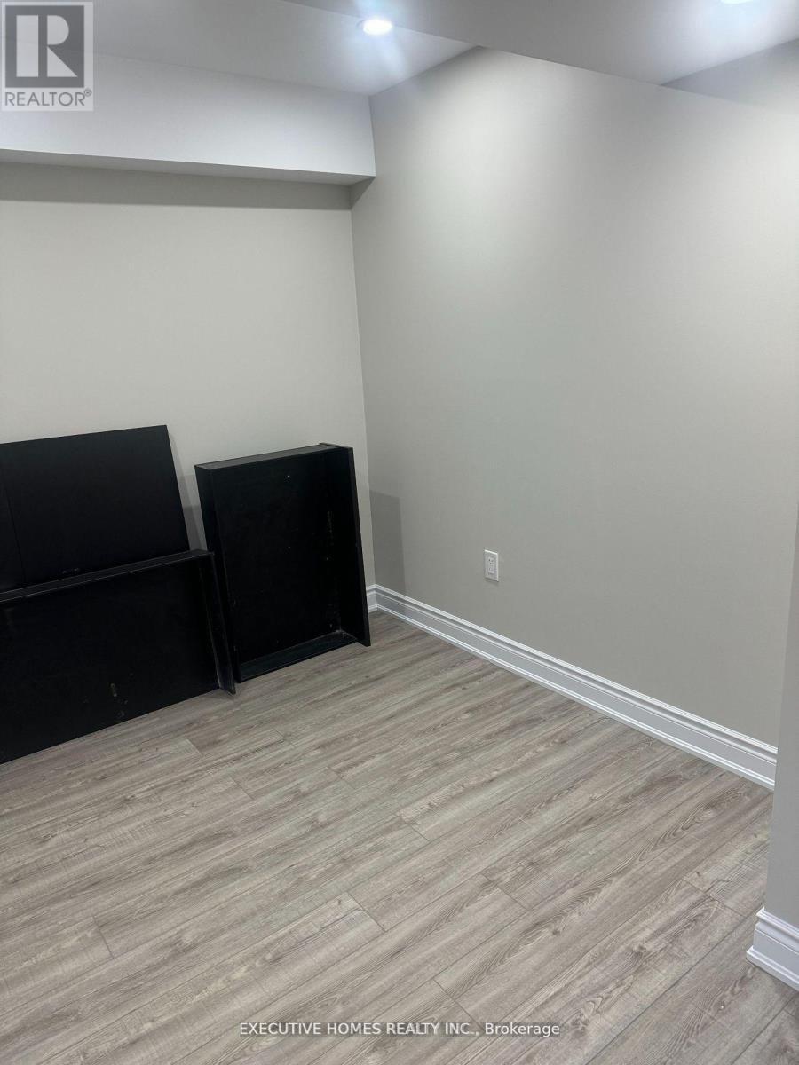 3 Spinland Street, Caledon, Ontario  L7C 0Y9 - Photo 8 - W12658824