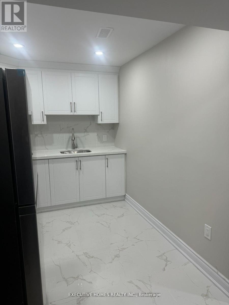 3 Spinland Street, Caledon, Ontario  L7C 0Y9 - Photo 9 - W12658824