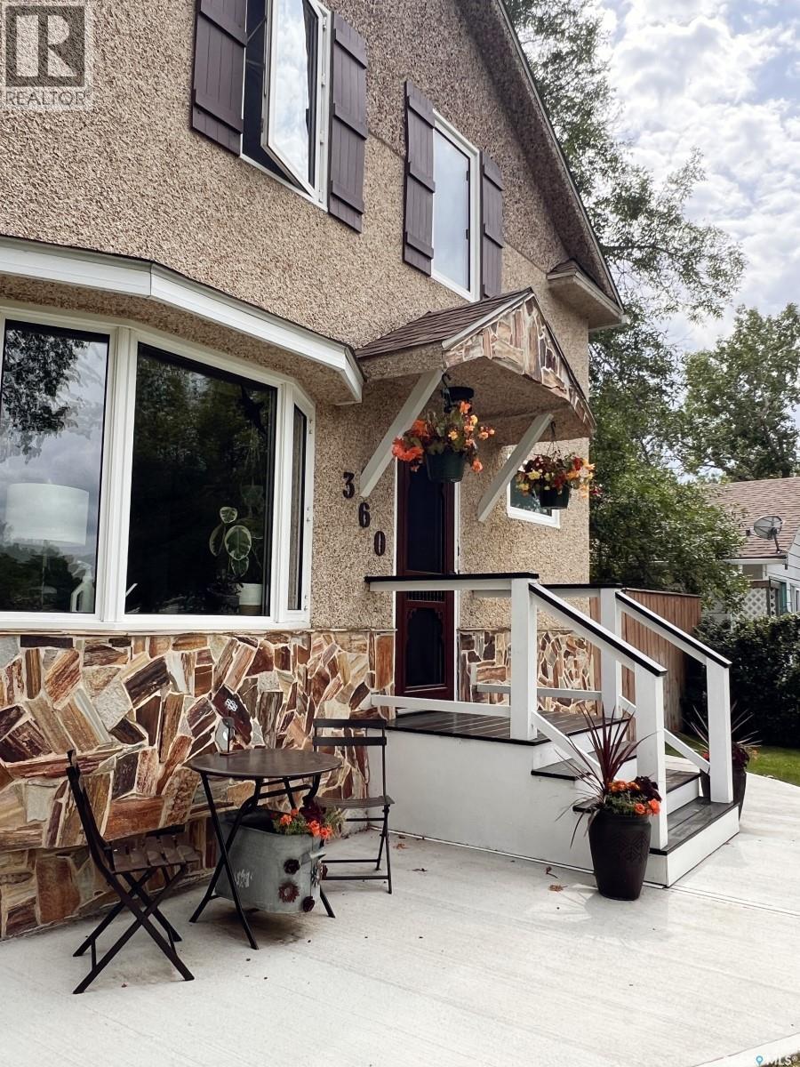 360 4th Avenue W, Shaunavon, Saskatchewan  S0N 2M0 - Photo 3 - SK026081