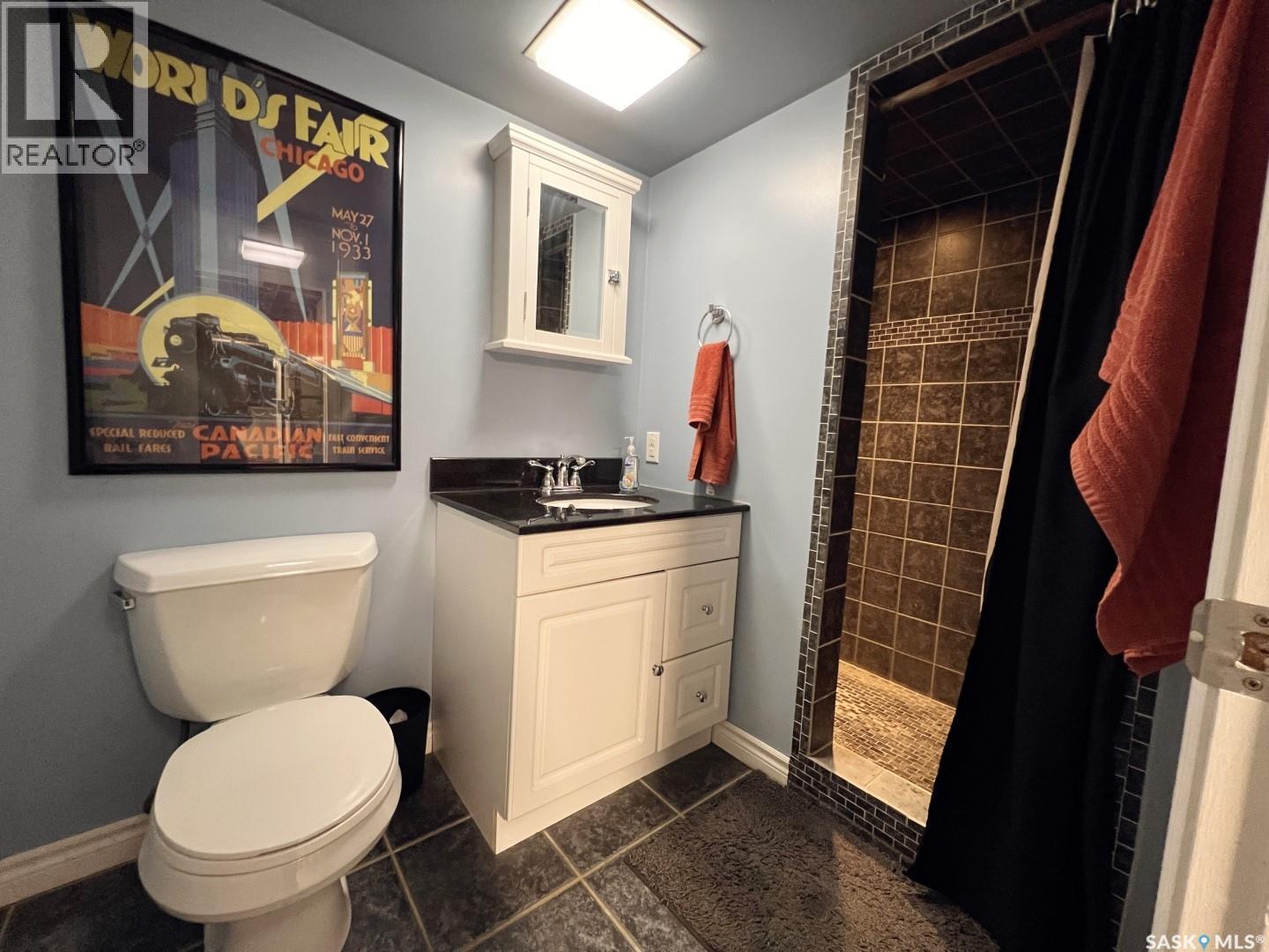 360 4th Avenue W, Shaunavon, Saskatchewan  S0N 2M0 - Photo 37 - SK026081