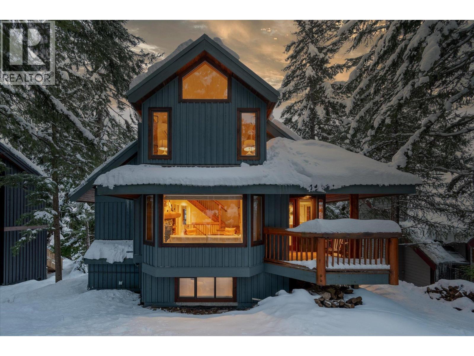 2315 Gondola Way, Whistler, British Columbia  V8E 0N2 - Photo 2 - R3074936