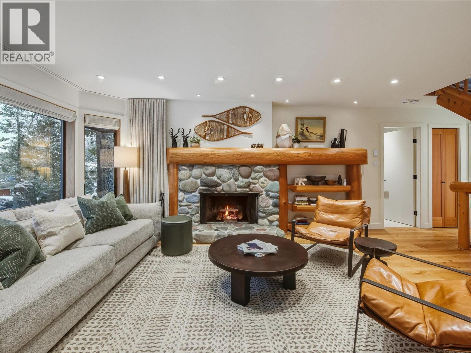 2315 Gondola Way, Whistler, British Columbia  V8E 0N2 - Photo 9 - R3074936